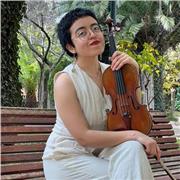 Profesora de violín con más de 8 años de experiencia.